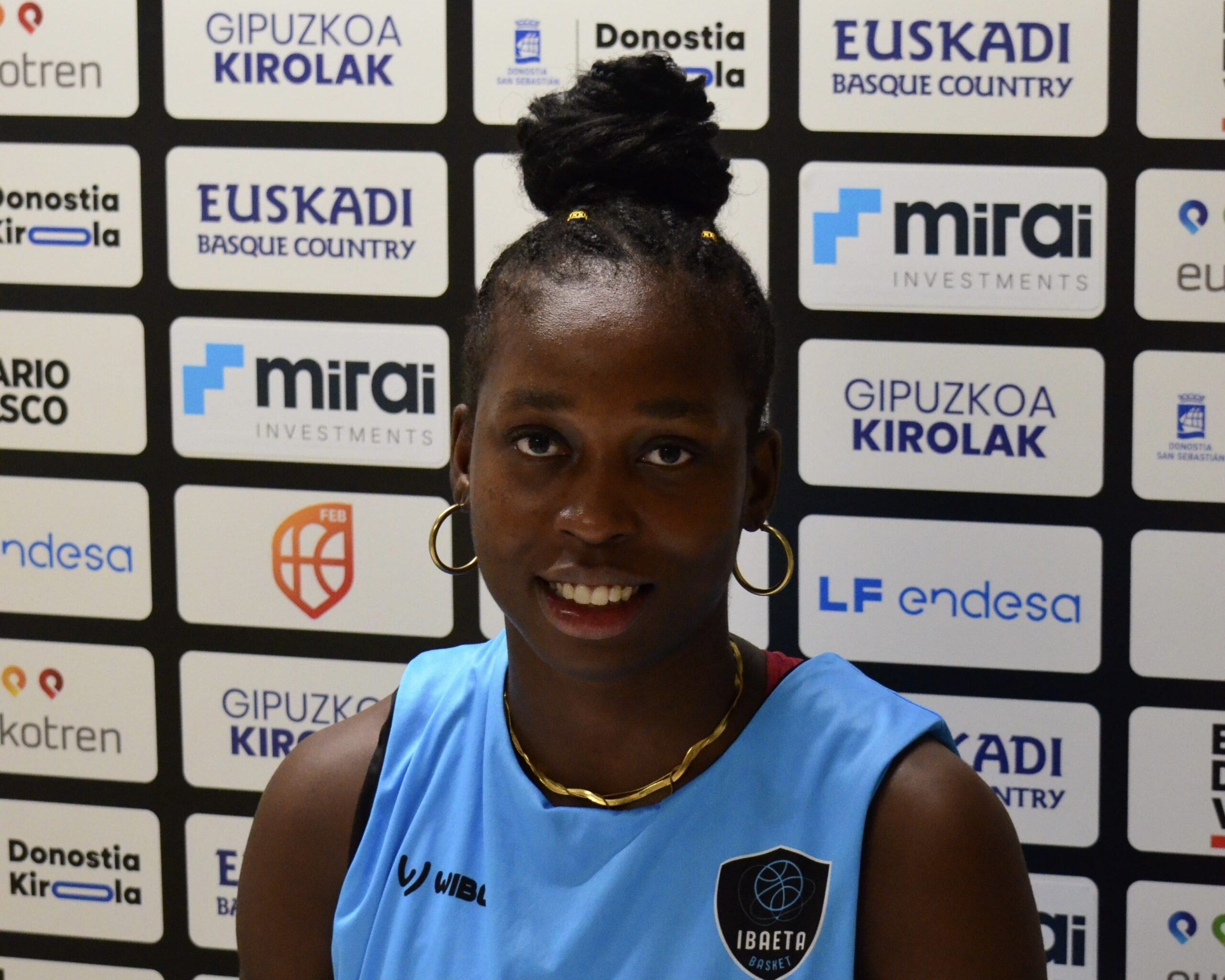 Gedna Capel, presentada como nueva jugadora del Mirai Euskotren